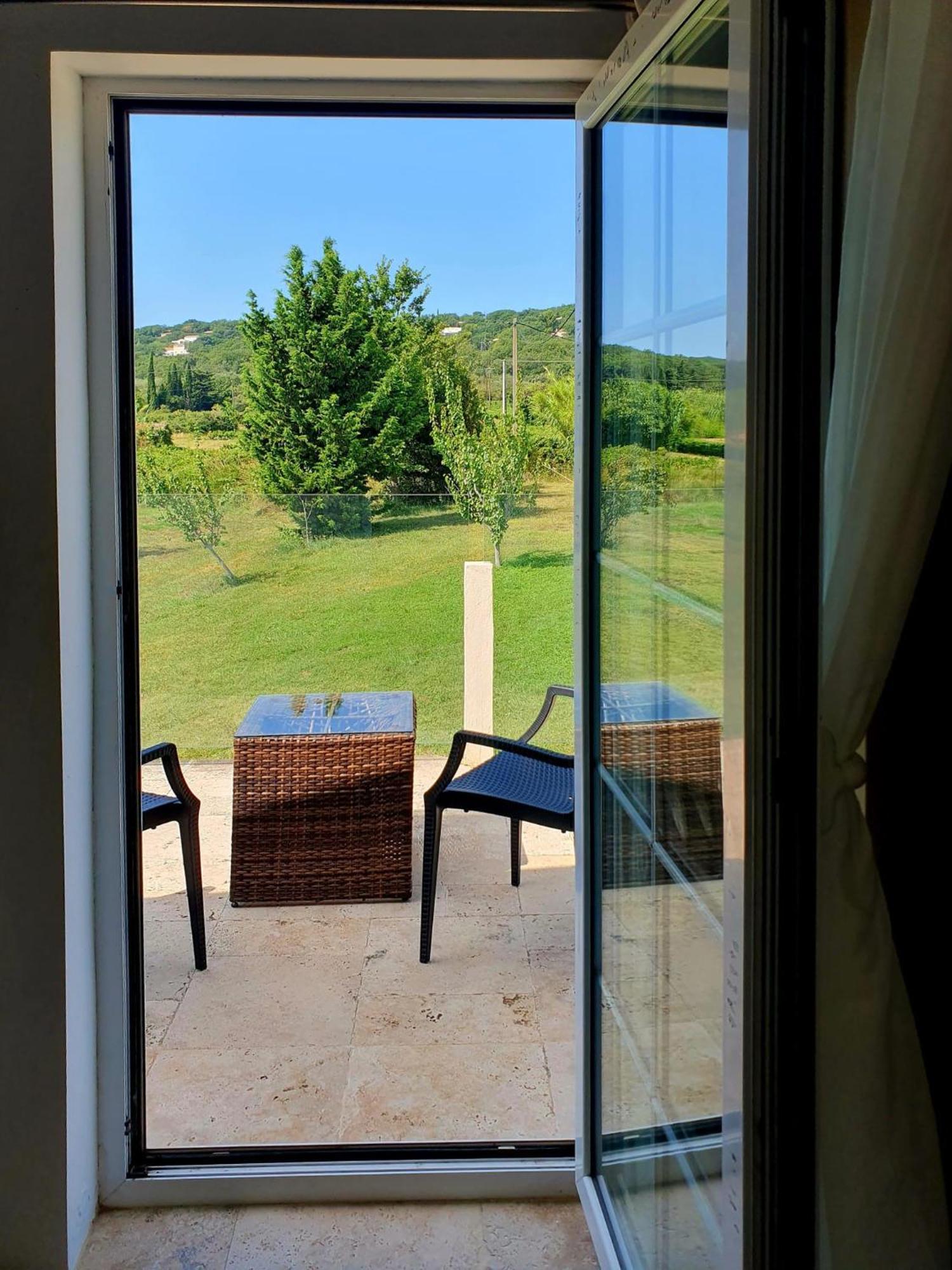 Chambre Cosy Avec Terrasse Sur La Colline Boisee, Parking Prive, Jardin, Calme, Climatisation, 10 Mn Pont Du Gard Num7 Rochefort-du-Gard Buitenkant foto